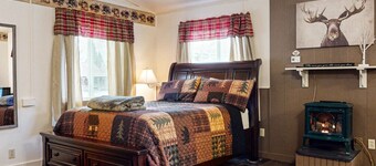 Bear`s Den *ATV Access*Walk to Town/Bars/Restaurants*A/C*Pet Friendly