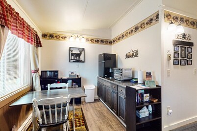 Bear's Den - *Direct ATV Access* Walk to Town*