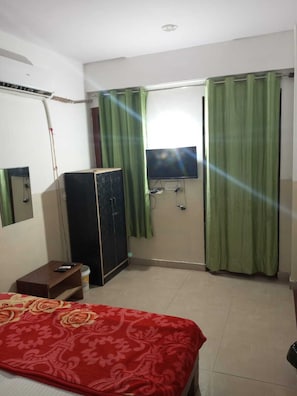In-room safe, desk, laptop workspace, free WiFi - Hotel Big Bell (Agra)