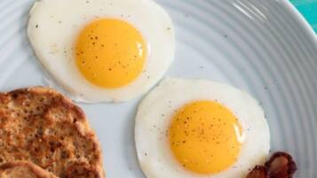 Daily cooked-to-order breakfast (INR 100 per person)