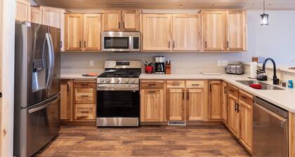 NEW Construction Lake House with Paddle Boards, Kayaks, Shuffleboard & More!