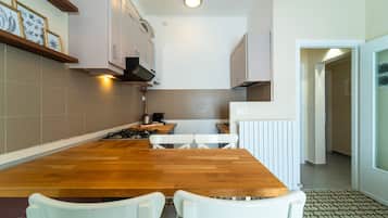 Apartemen, balkon, pemandangan kota | Dapur pribadi | Ketel listrik