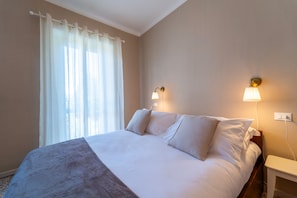 Apartment, Balkon, Stadtblick | 2 Schlafzimmer, Bügeleisen/Bügelbrett, kostenloses WLAN