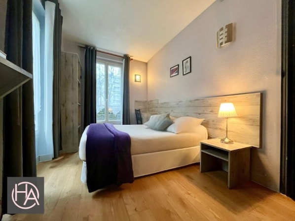 1 chambre, bureau, espace de travail pour ordinateur portable