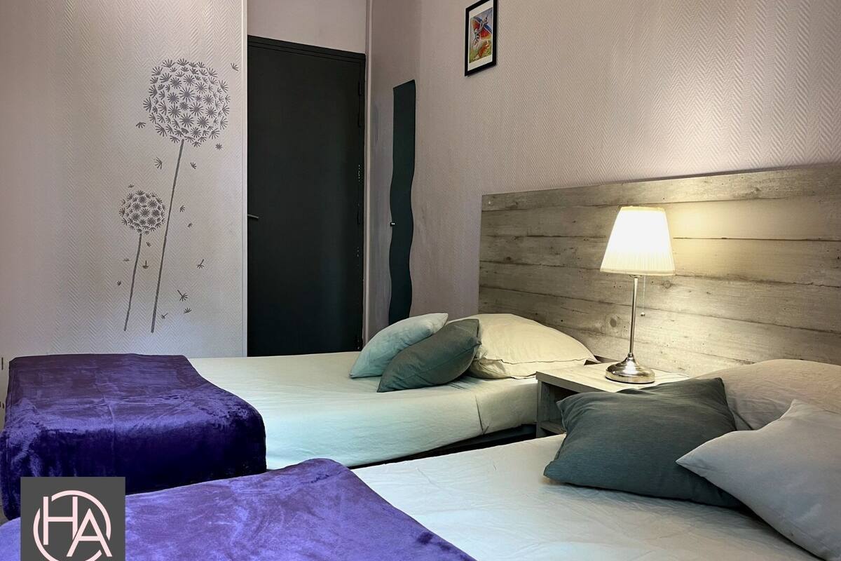 Chambre Classique, 2 lits une place, vue Ordener | Phòng tắm | Buồng tắm vòi sen, máy sấy tóc, khăn tắm, xà phòng 