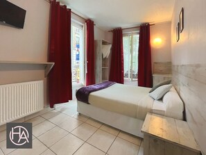 Chambre Double Classique, 1 lit double, vue Cloys | Desk, laptop workspace, free WiFi, bed sheets - ALLIANCE HOTEL PARIS (Paris)