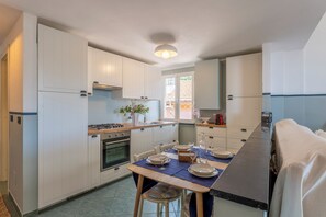 House, Balcony, Hill View | Private kitchen