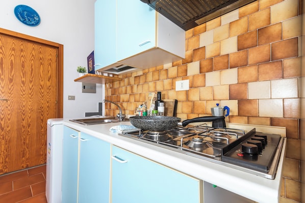 Standard Townhome, Multiple Bedrooms (Casa La Boa) | Private kitchen | Fridge, stovetop, coffee/tea maker, cookware/dishes/utensils