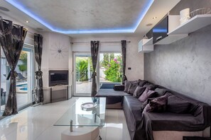 21-inch flat-screen TV with satellite channels, fireplace - Villa Bianco Nero (Pula)