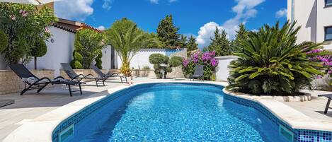 Außenpool (je nach Saison geöffnet)