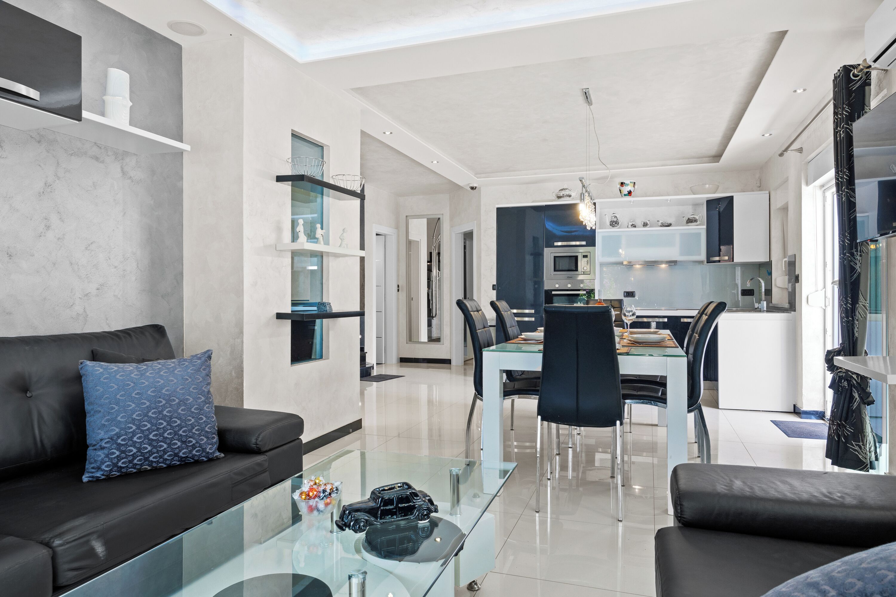 Honeymoon Villa, Multiple Bedrooms (Villa Bianco Nero) | Living area