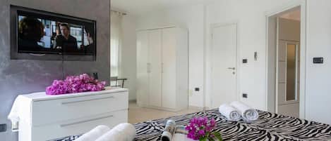 Honeymoon Villa, Multiple Bedrooms (Villa Bianco Nero)