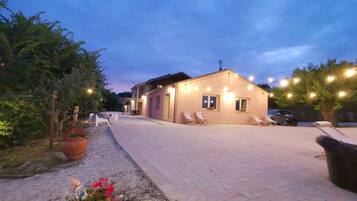 Villa, fumatori | 5 camere