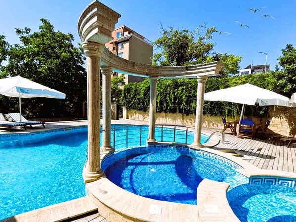 Seasonal outdoor pool
