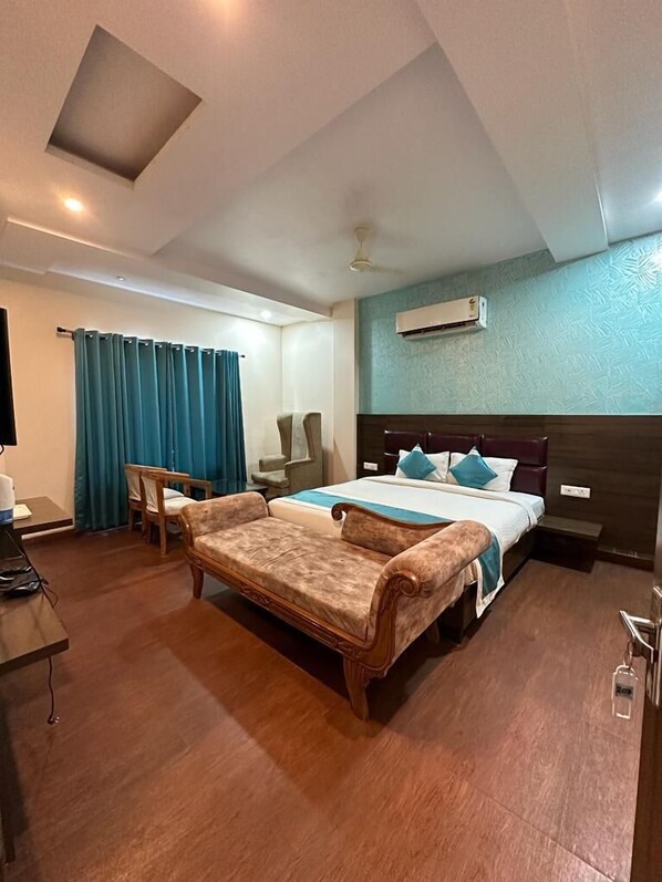 Double Room | Free WiFi - The Gayatri Palace (Lucknow)