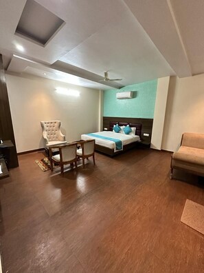 Double Room | Free WiFi - The Gayatri Palace (Lucknow)