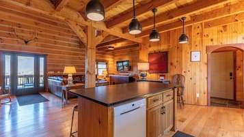 Cabin, Berbilang Katil, Hot Tub, Mountain View (Grand Vista Lodge) | Bahagian dalam