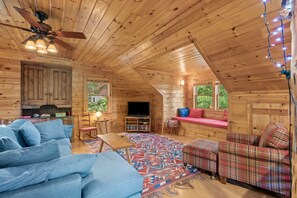 Cabin, Multiple Beds, Hot Tub, Mountain View (Mountain Laurel Lodge) | Interior - Mountain Laurel Lodge (Vilas)