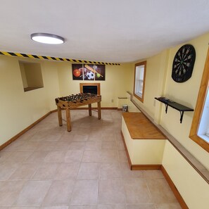 Huis, meerdere bedden, patio, uitzicht op bergen (Cozy Cottage) | Spelletjeskamer