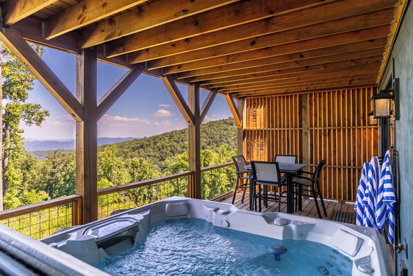 Huis, meerdere bedden, hot tub, uitzicht op bergen (Mountain Kandy at Blue Ridge Mountain) | Buiten dineren