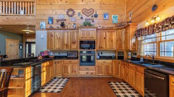 Cabin, Multiple Beds, Hot Tub, Mountain View (Porridge Pot) | Private kitchen | Coffee/tea maker