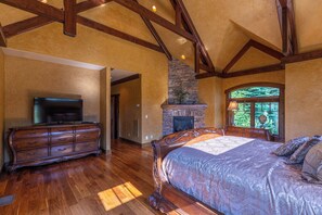 7 bedrooms, individually decorated, individually furnished, bed sheets - Adirondack (Boone)