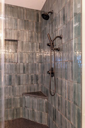 House, Multiple Beds, Patio, Mountain View (Altitude Adjustment on Beech) | Bathroom - Altitude Adjustment on Beech (Banner Elk)