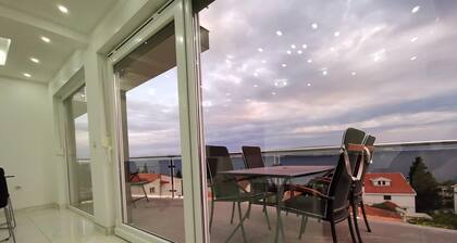 Delux apartment****, heated pool&jacuzzi. Panorama sea view