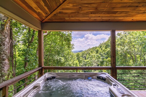 Outdoor spa tub