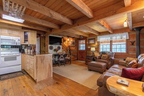 Interior - Creeksong Cabin (Elk Park)