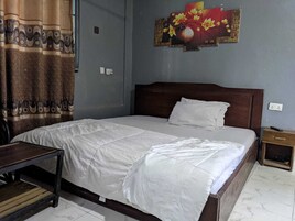 Deluxe Single Room, City View | Iron/ironing board, free WiFi