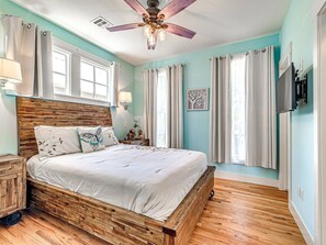 4 bedrooms, desk, iron/ironing board, WiFi