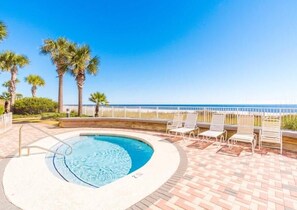 Indoor pool - White Caps 205 by Liquid Life (Orange Beach)