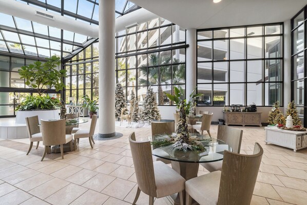 Dining - Lighthouse on the Bay 2310 by Liquid Life (Orange Beach)