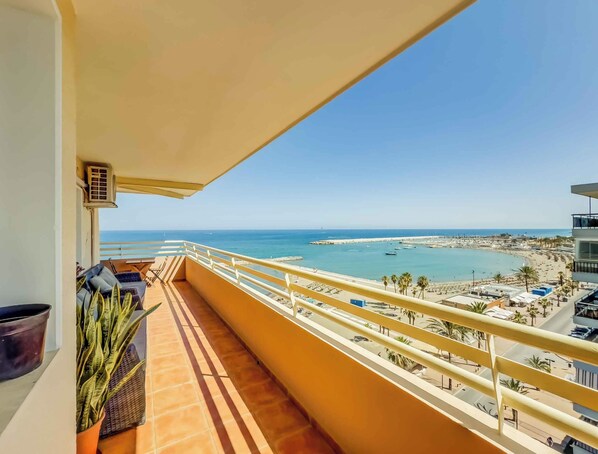 Property grounds - 113 - Beachfront Apartment with Amazing Sea Views and Pool in Fuengirola. (Fuengirola)