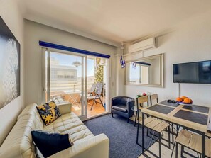 Smart TV - 113 - Beachfront Apartment with Amazing Sea Views and Pool in Fuengirola. (Fuengirola)