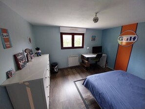 2 عدّة غرف نوم وواي فاي وملاءات أسرّة