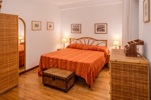 1 Schlafzimmer, Reisekinderbett, kostenloses WLAN, Bettwäsche