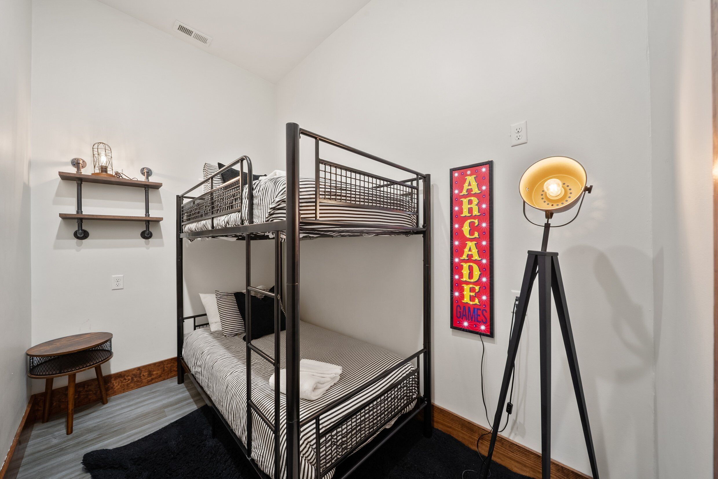 Cabin, Multiple Beds, Hot Tub, Mountain View (Cranberry View Lodge) | 6 bedrooms, individually decorated, individually furnished, bed sheets