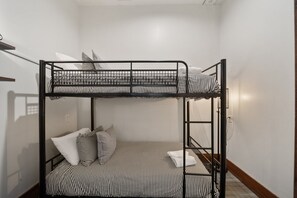 Cabin, Multiple Beds, Hot Tub, Mountain View (Cranberry View Lodge) - Cranberry View Lodge (Newland)