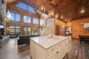 Cabin, Multiple Beds, Hot Tub, Mountain View (Cranberry View Lodge) | Interior - Cranberry View Lodge (Newland)