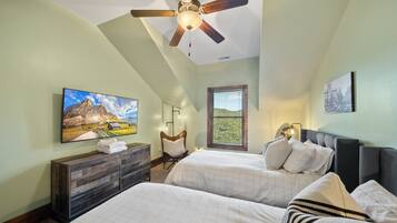 Kabin, Beberapa Tempat Tidur, hot tub, pemandangan gunung (Cranberry View Lodge) | 6 kamar tidur dan didekorasi berbeda-beda