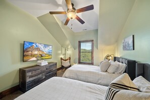 Ferienhütte, Mehrere Betten, Whirlpool, Bergblick (Cranberry View Lodge)