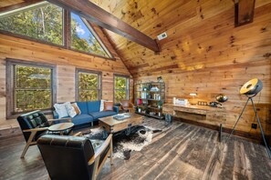 Cabin, Multiple Beds, Hot Tub, Mountain View (Cranberry View Lodge) | Interior - Cranberry View Lodge (Newland)