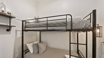 6 bedrooms, individually decorated, individually furnished, bed sheets