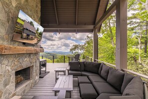 Casa, varias camas, bañera de hidromasaje, vistas a la montaña (Bucks and Bunnies at Eagles Nest) | Jardines del alojamiento