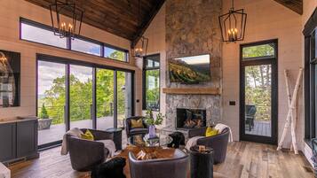 House, Multiple Beds, Hot Tub, Mountain View (Bucks and Bunnies at Eagles Nest) | Interior