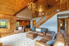 獨棟房屋, 多張床, 庭院, 山景 (Mountain Range Retreat) | 起居區 | 壁爐