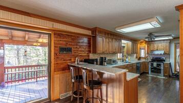 Nhà, nhiều giường, bồn tắm nước nóng, quang cảnh núi (Eagles Rest) | Bếp riêng | Dụng cụ pha cà phê/trà