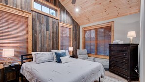 House, Multiple Beds, Patio, Mountain View (Banner Bear) | 2 bedrooms, individually decorated, individually furnished, bed sheets - Banner Bear (Banner Elk)